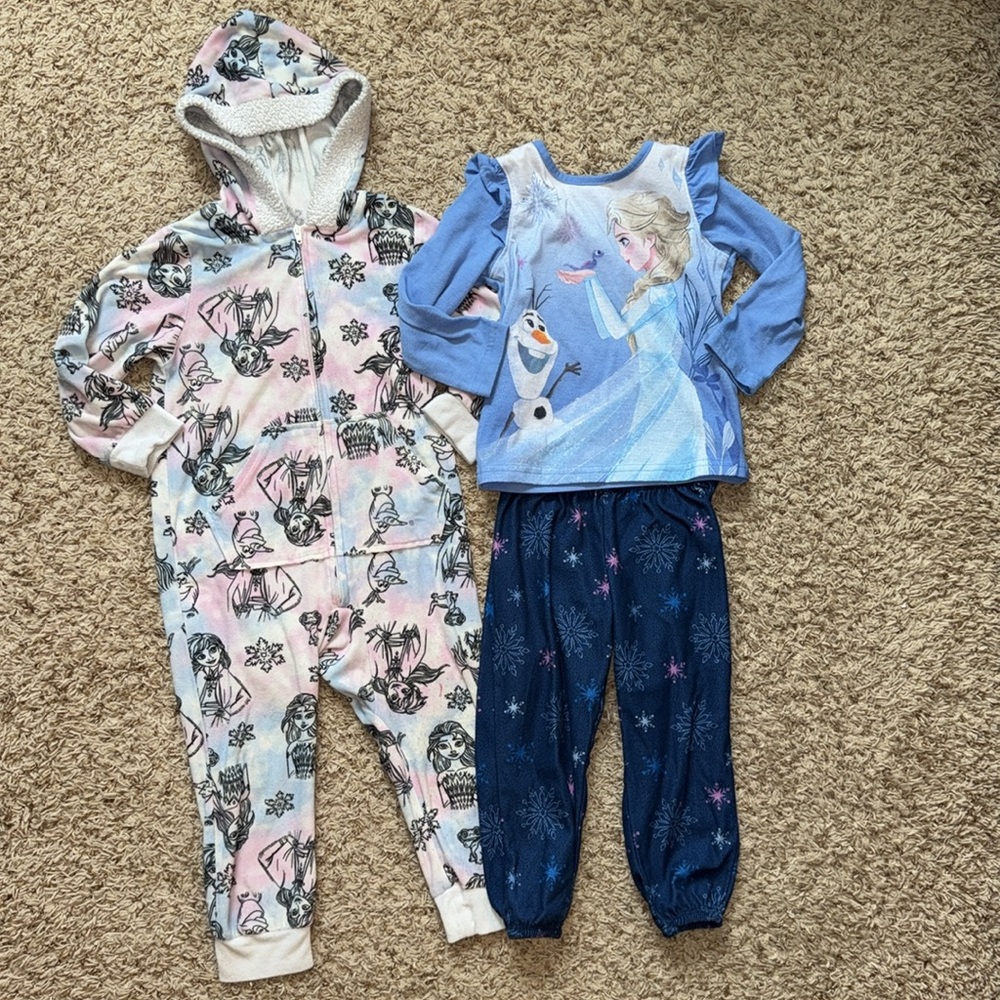4t girls Disney Frozen pajamas bundle of 2 - one 1-piece and one 2-piece set.